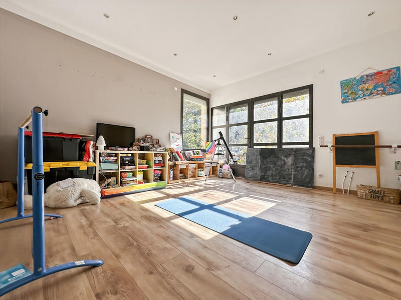 Maison - 260 m² - 8 pièces