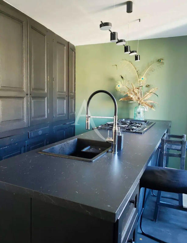 Maison - 235 m² - 8 pièces