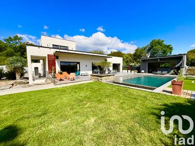 Maison - 218 m² - 6 pièces