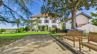 Maison - 410 m² - 11 pièces