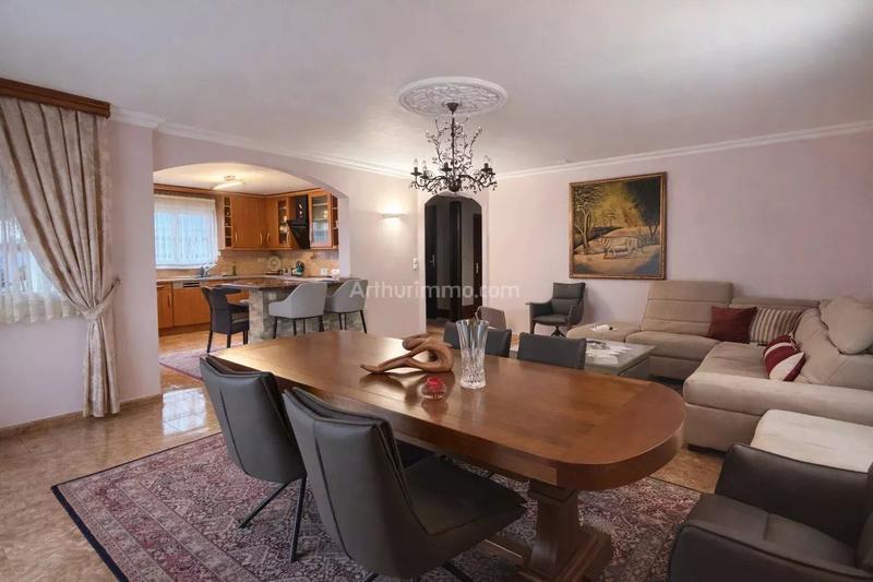 Maison - 235 m² - 10 pièces