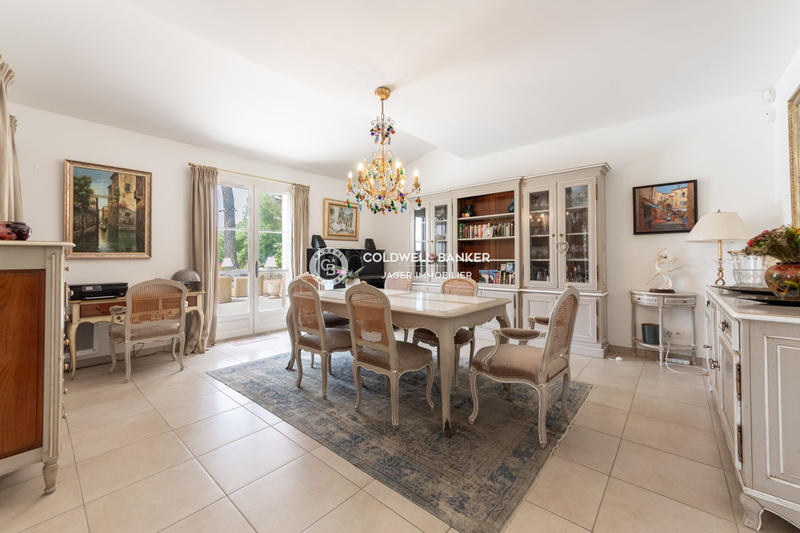 Villa - 250 m² - 4 pièces