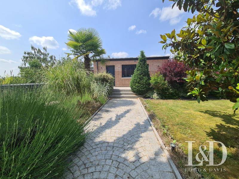 Maison - 750 m² - 14 pièces