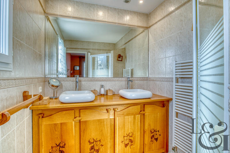 Maison - 188 m² - 9 pièces