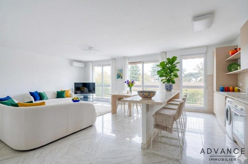 Appartement - 100 m² - 5 pièces