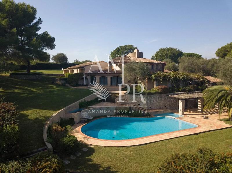 Maison - 385 m² - 9 pièces