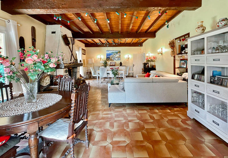 Maison - 230 m² - 7 pièces