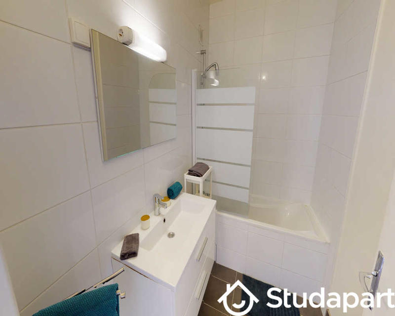 Chambre - 80 m² - 1 pièce