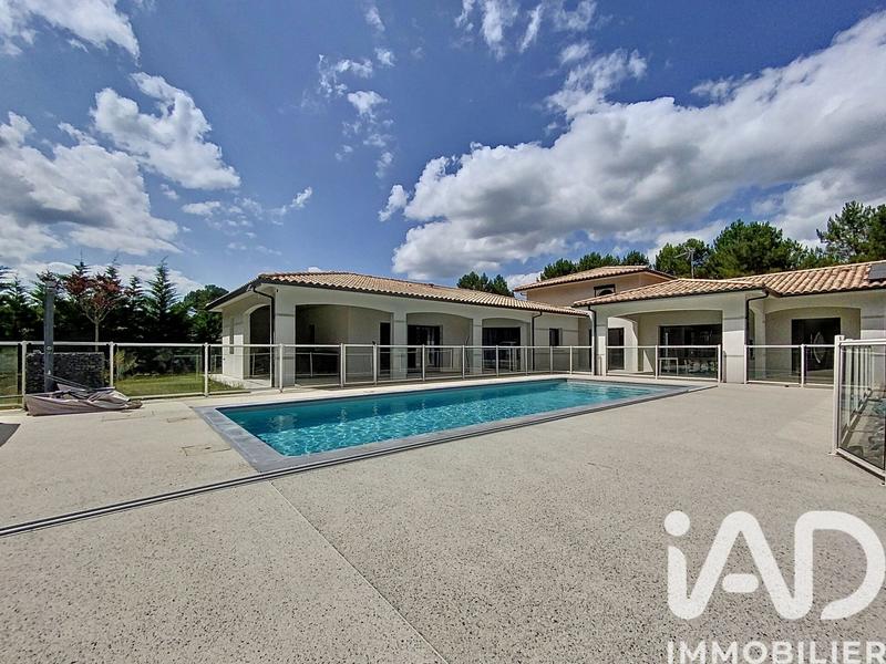 Maison de maîtres - 236 m² - 10 pièces