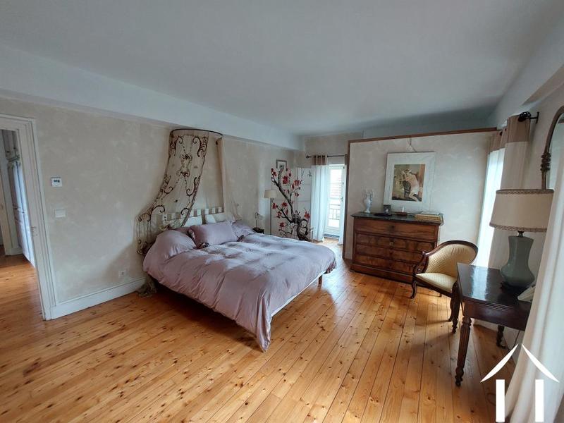 Maison - 215 m² - 6 pièces