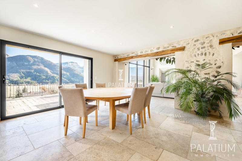 Mas - 243 m² - 6 pièces