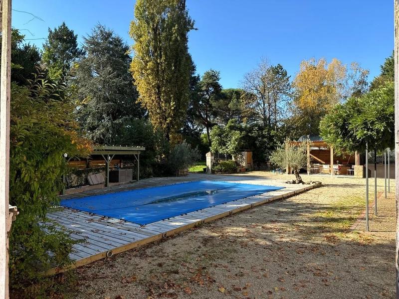 Maison - 537 m² - 22 pièces