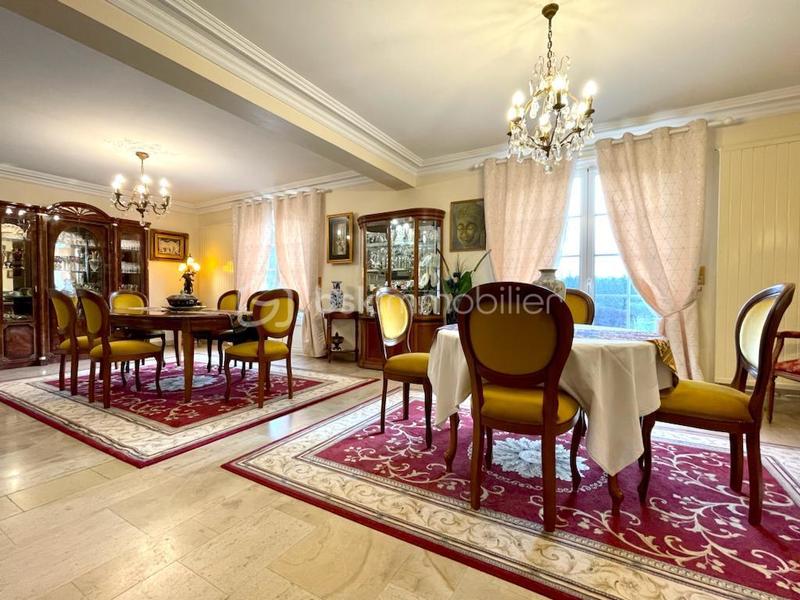 Maison - 671 m² - 20 pièces