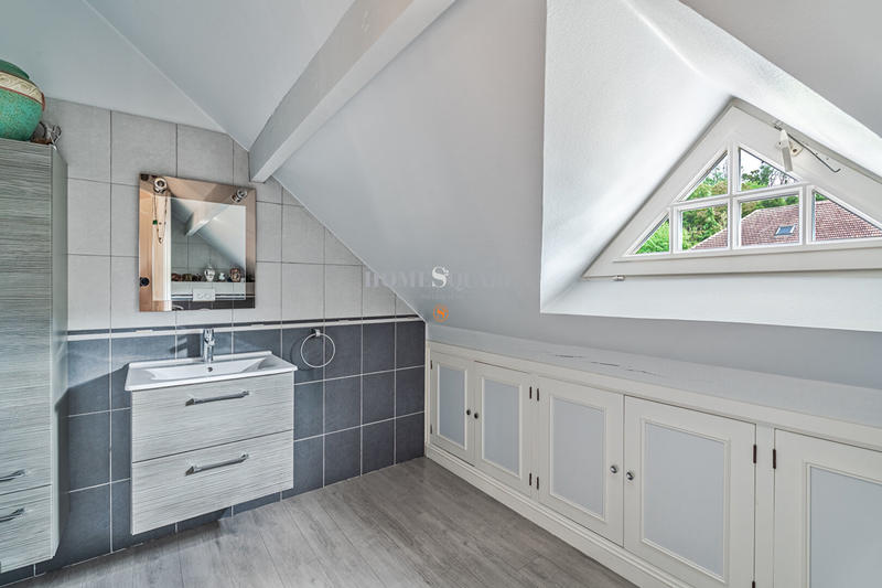 Maison - 193 m² - 10 pièces