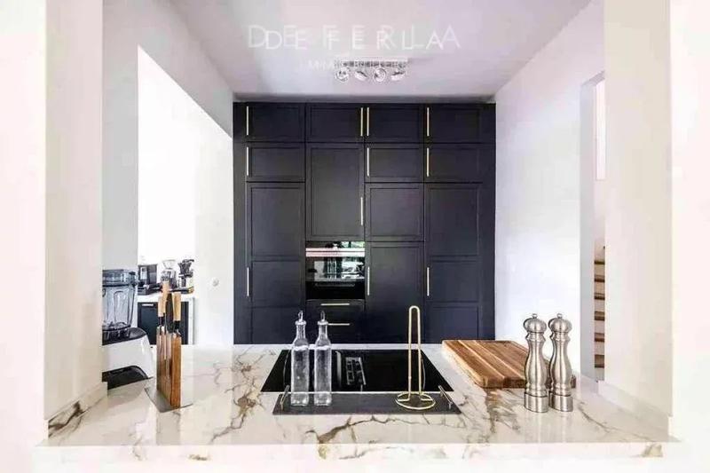 Maison - 276 m² - 8 pièces