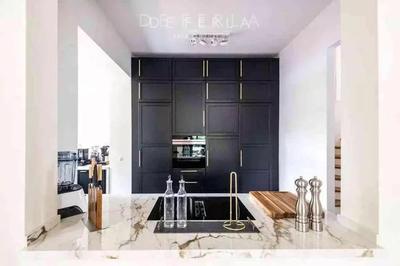 Maison - 276 m² - 8 pièces