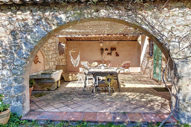 Maison - 255 m² - 8 pièces