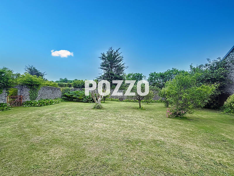 Maison - 220 m² - 8 pièces