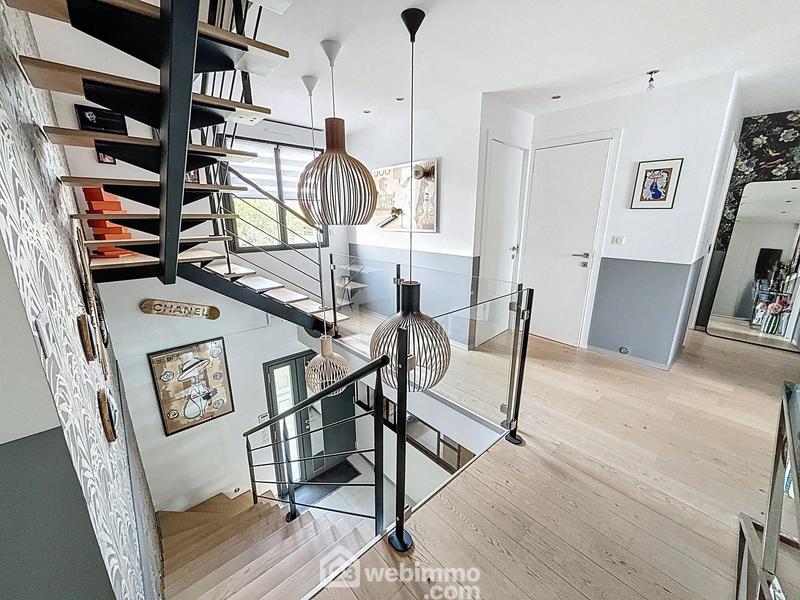 Maison - 230 m² - 7 pièces