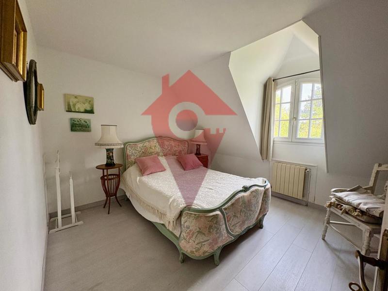 Maison - 232 m² - 8 pièces