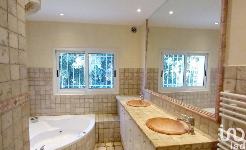 Maison - 215 m² - 5 pièces