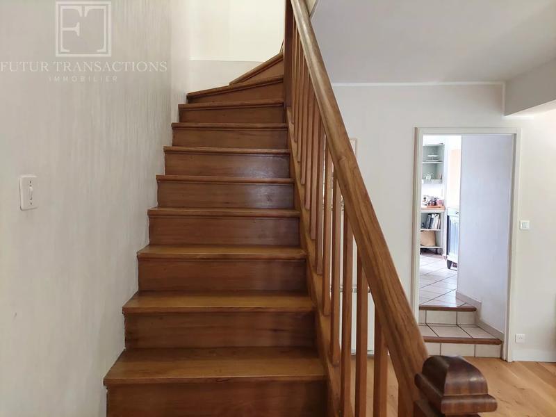 Maison - 210 m² - 9 pièces