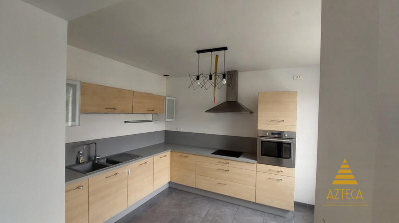 Maison - 90 m² - 3 pièces