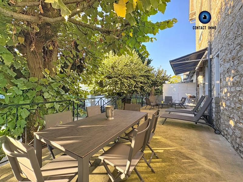 Maison - 224 m² - 8 pièces