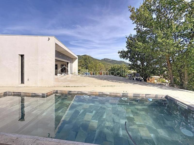 Maison - 137 m² - 4 pièces