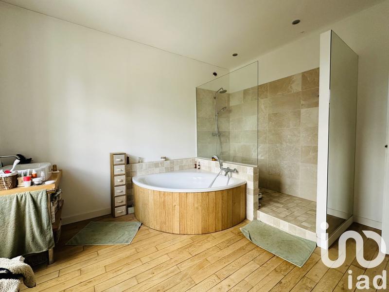 Maison - 212 m² - 9 pièces