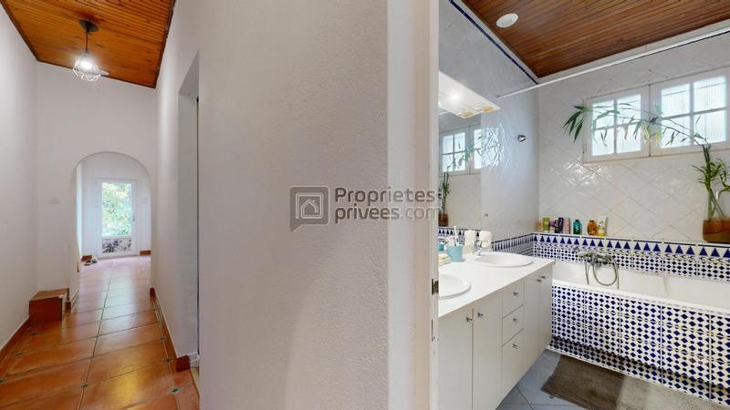 Maison - 260 m² - 9 pièces