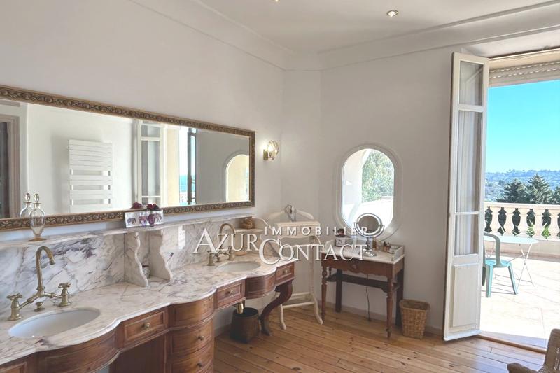 Maison - 277 m² - 7 pièces