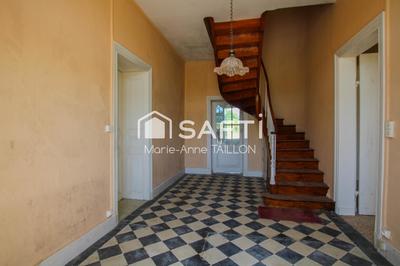 Maison - 280 m² - 9 pièces