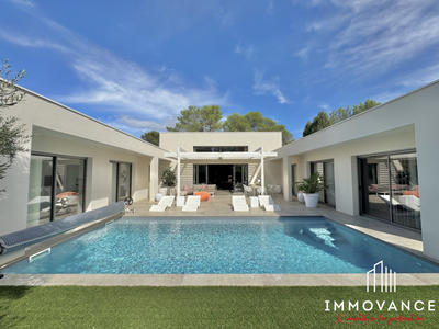 Villa - 215 m² - 5 pièces