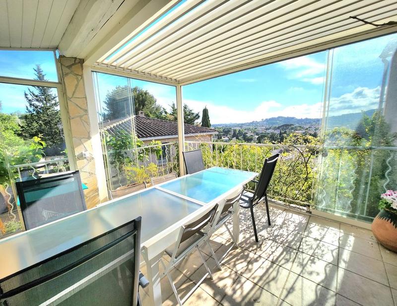 Maison - 215 m² - 8 pièces