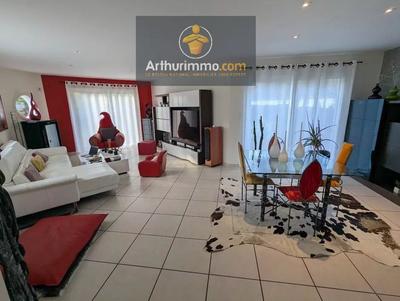 Maison - 201 m² - 7 pièces