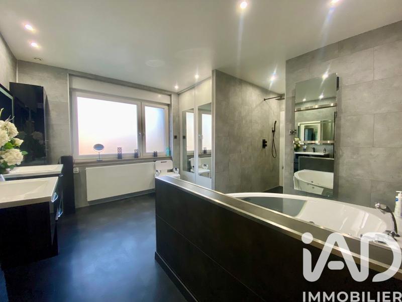 Maison - 216 m² - 7 pièces