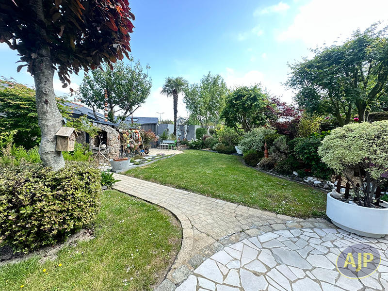 Maison - 239 m² - 8 pièces