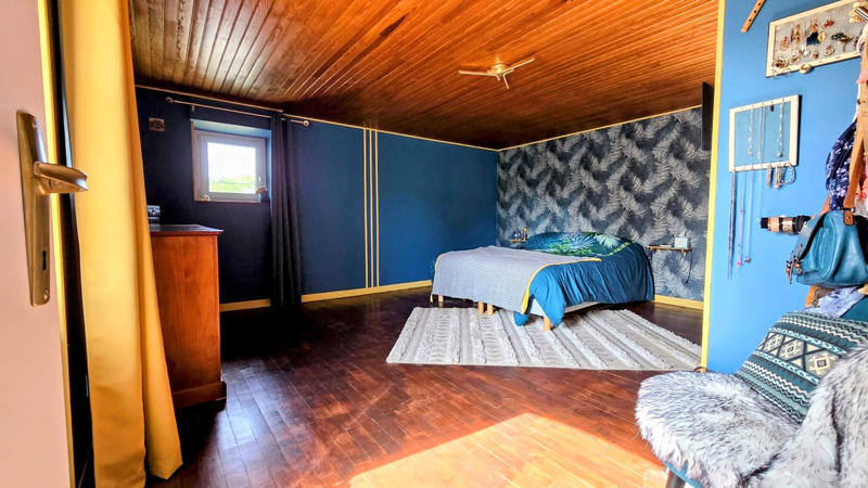 Propriété - 251 m² - 9 pièces