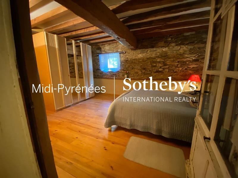 Maison - 360 m² - 8 pièces