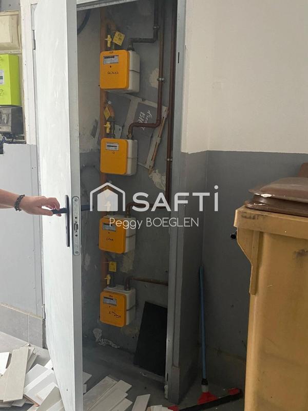 Local commercial - 85 m² - 4 pièces