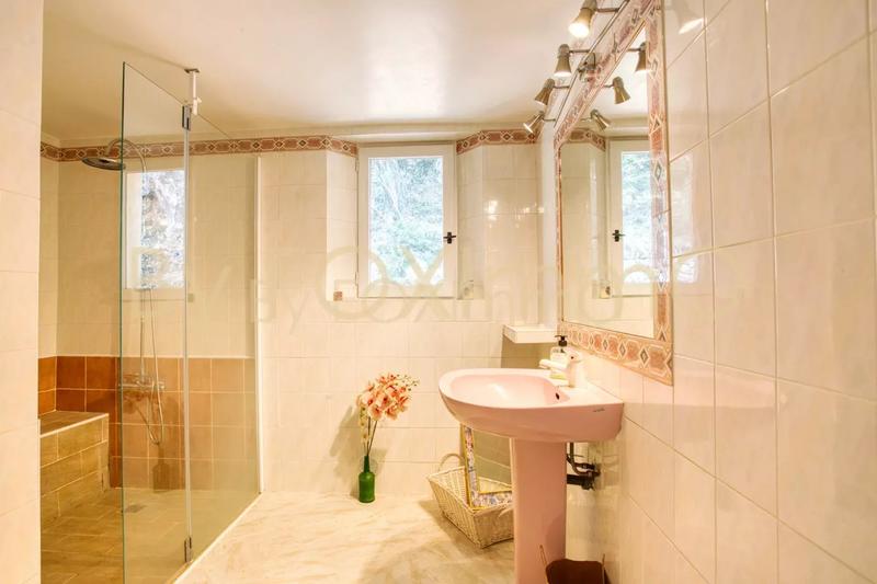 Maison - 220 m² - 5 pièces