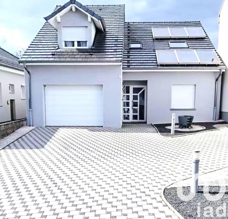 Maison - 180 m² - 8 pièces