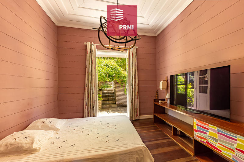 Maison - 201 m² - 6 pièces