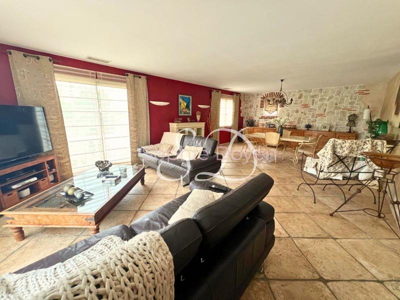 Maison - 140 m² - 5 pièces