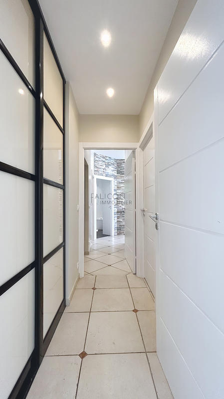 Villa - 200 m² - 6 pièces