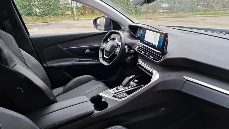 Peugeot 3008 Hybrid 225 E-Eat8 Allure Pack