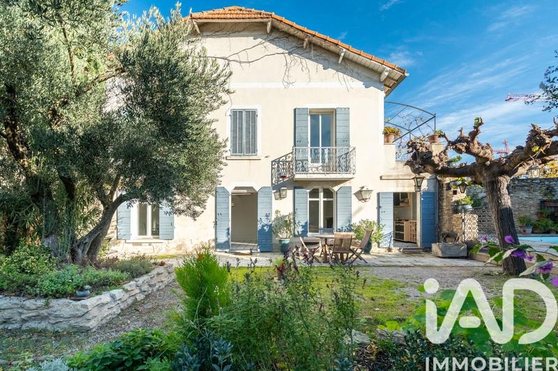 Maison - 245 m² - 9 pièces