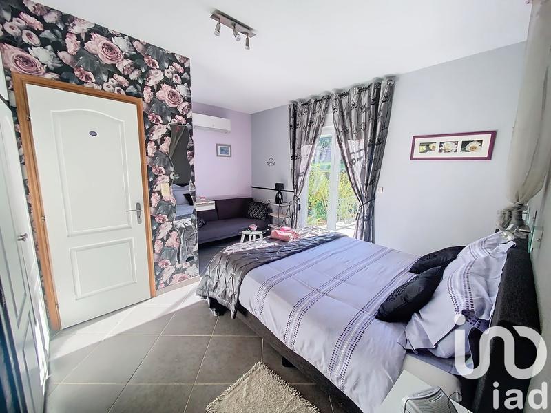 Maison - 208 m² - 9 pièces