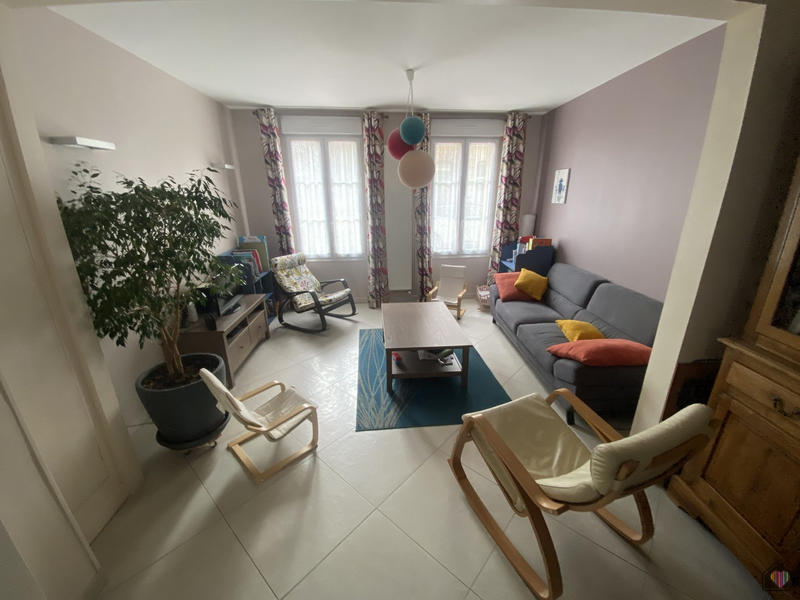 Maison traditionnelle - 163 m² - 6 pièces